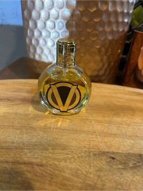 Usher Round Cologne Bottle in Gold and Black